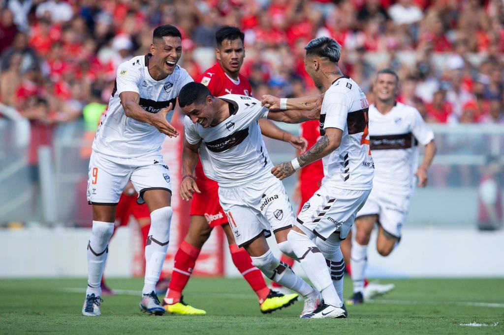 Festejo de Nicolás Castro; Independiente vs. Platense. Foto: Twitter @caplatense.