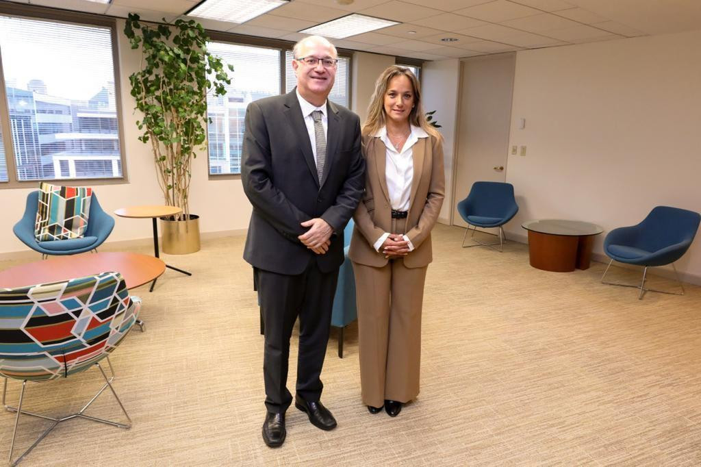 Malena Galmarini junto a Ilan Goldfajn. Foto: Prensa.