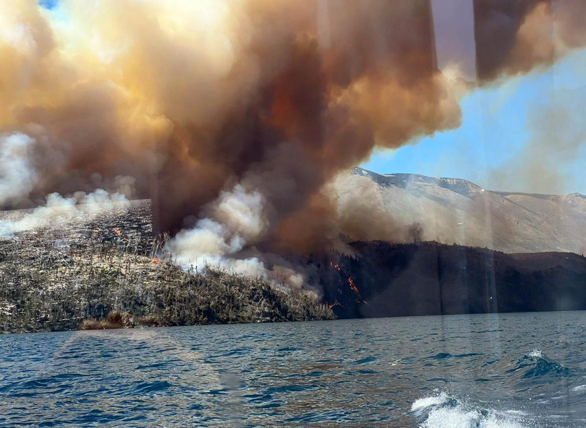 Incendios en el Parque Nacional Los Alerces, Chubut. Foto: Télam