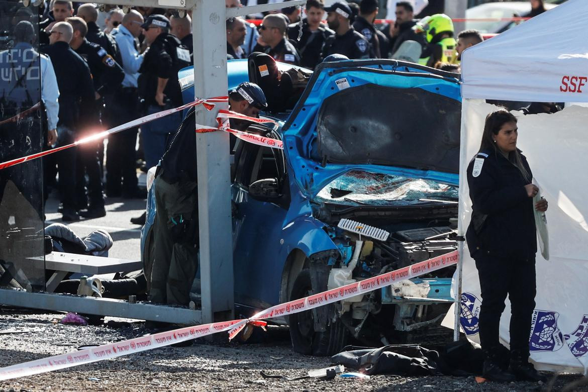 Atentado contra una parada de colectivos en Jerusalen. Foto: REUTERS.