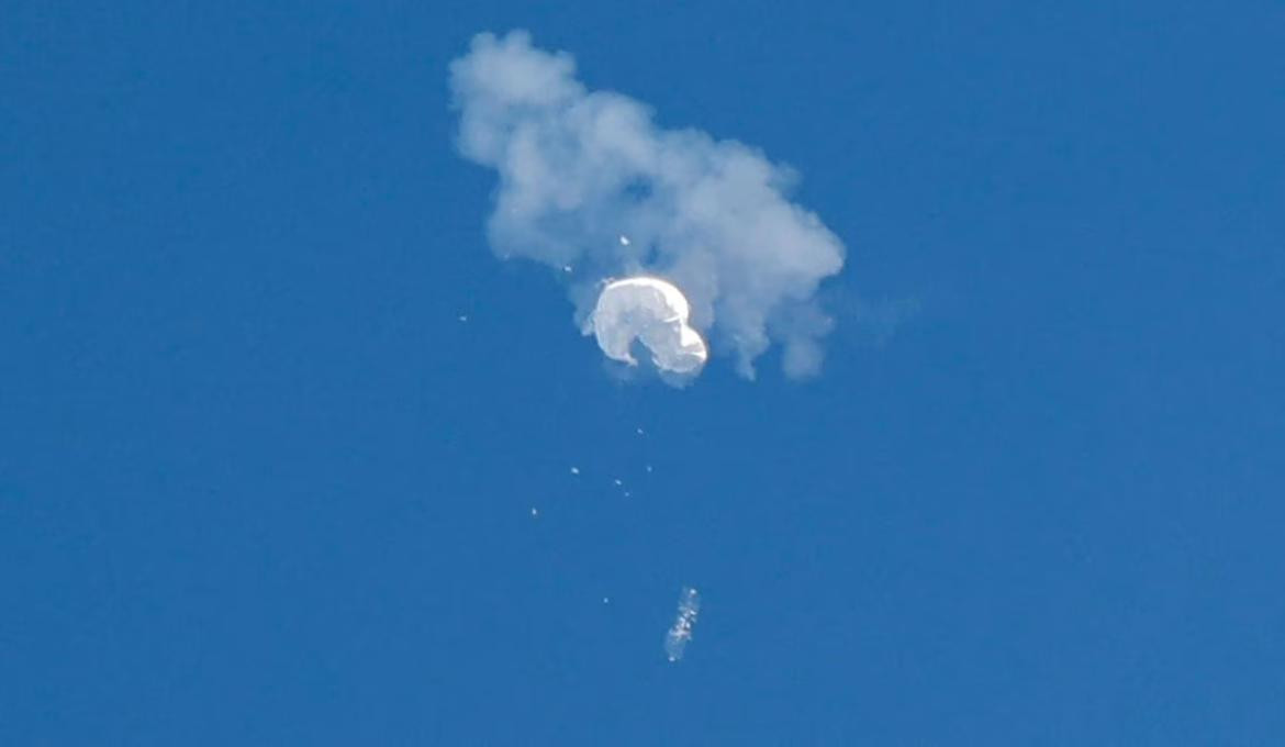 El globo chino derribado frente a la costa de Surfside Beach, en Carolina del Sur, la semana pasada. Foto: REUTERS