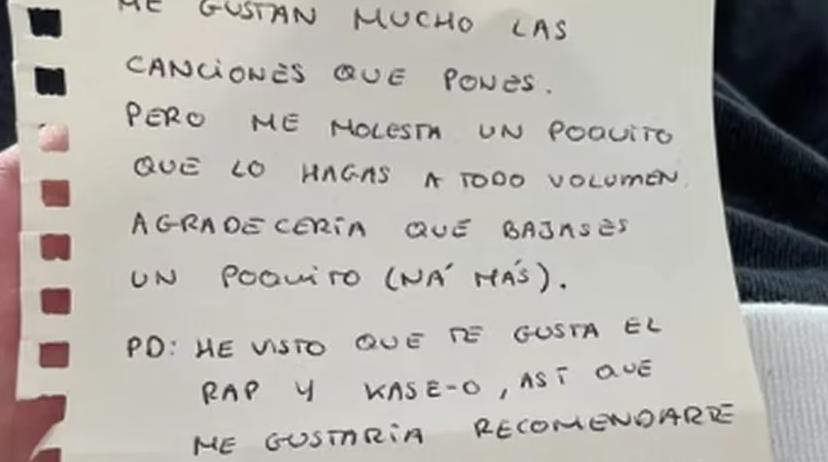 La carta que le dejó su vecina. Foto: Twitter.