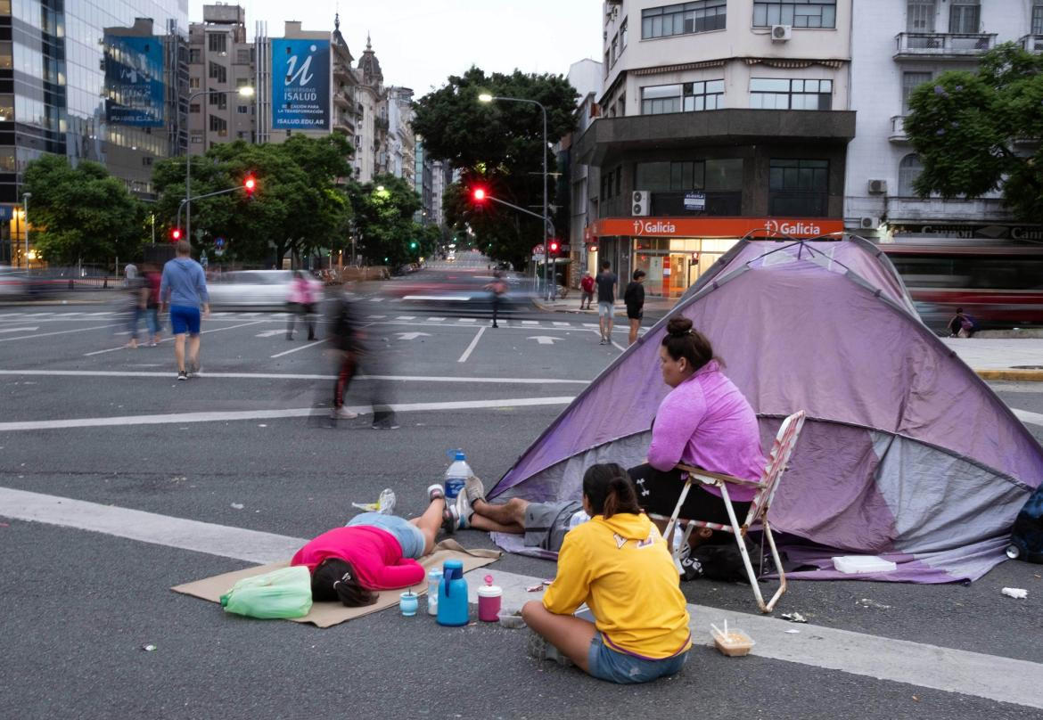 Acampe en la avenida 9 de julio. Foto: NA