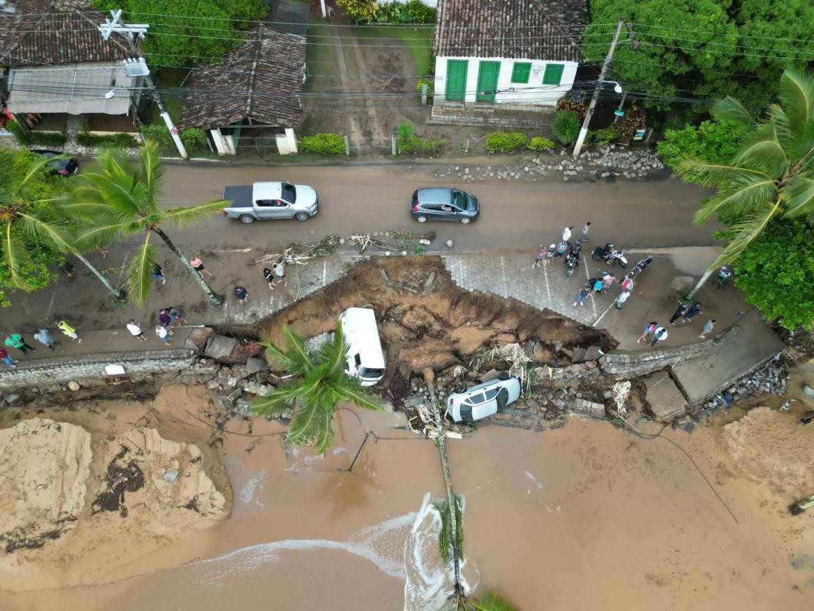 Temporal y derrumbes en Brasil, Reuters