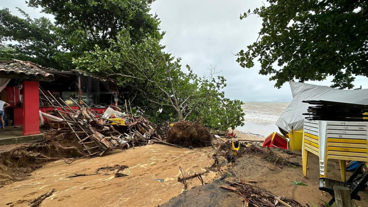 Temporal y derrumbes en Brasil, Reuters