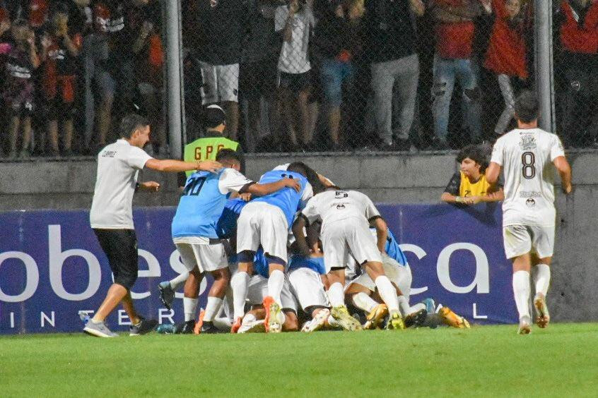 Festejo de Claypole ante Newells por la Copa Argentina. Foto: @Copa_Argentina.