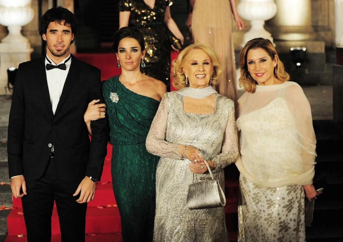 Mirtha con su hija y nietos. Foto: NA.