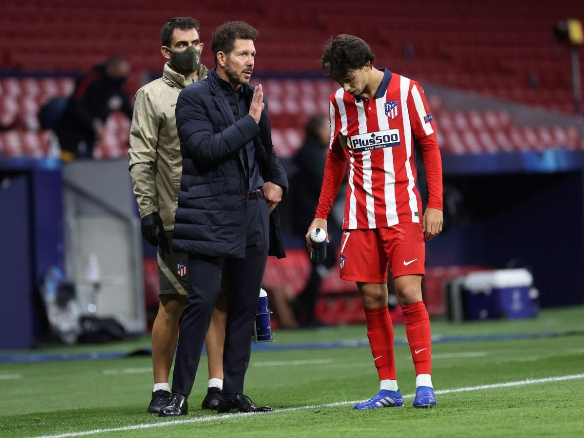 João Félix y Diego Simeone, Atlético Madrid. Foto: REUTERS