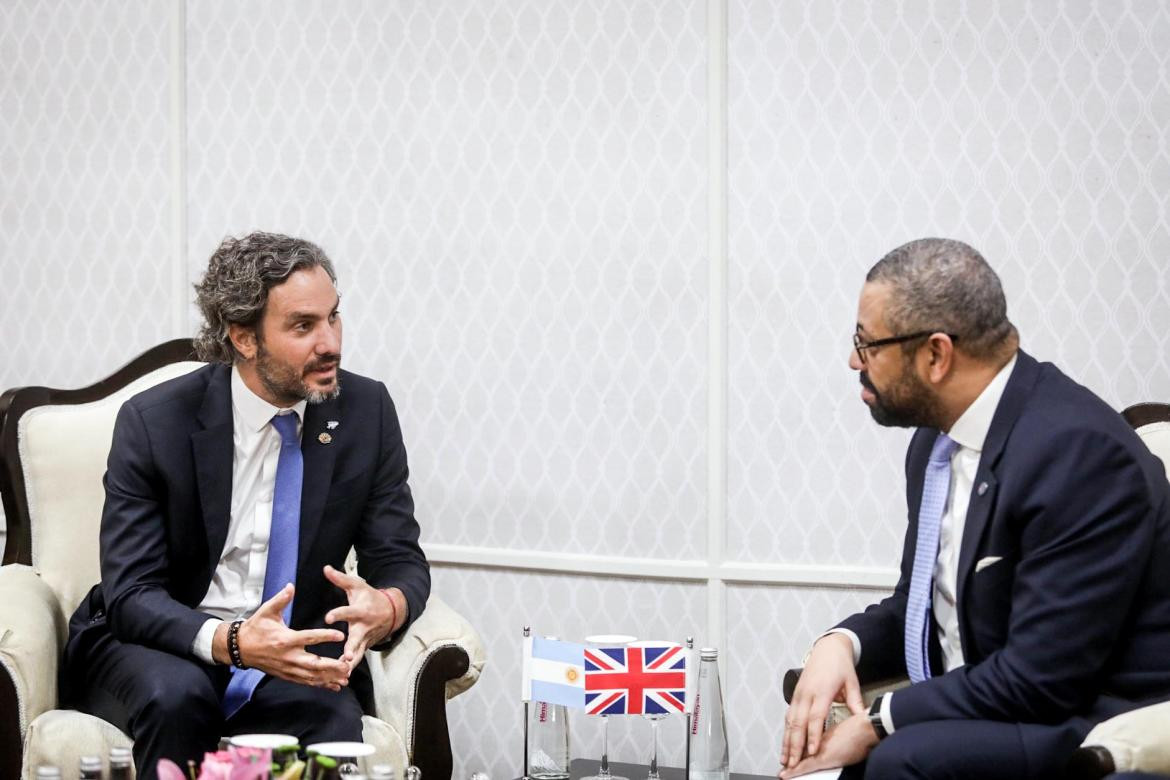 Santiago Cafiero con el canciller de Gran Bretaña. Foto: Telam.