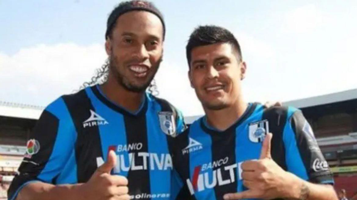 Ronaldinho y Patricio Rubio en Querétaro. 