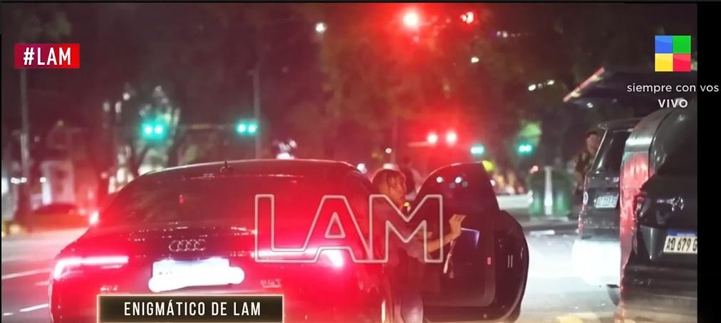 Guillermina Valdés saliendo del auto de Javier García. Foto: Captura Gentileza LAM.