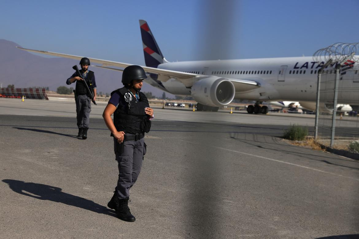 Tiroteo en aeropuerto de Chile por intento de robo a un blindado. Foto: REUTERS.