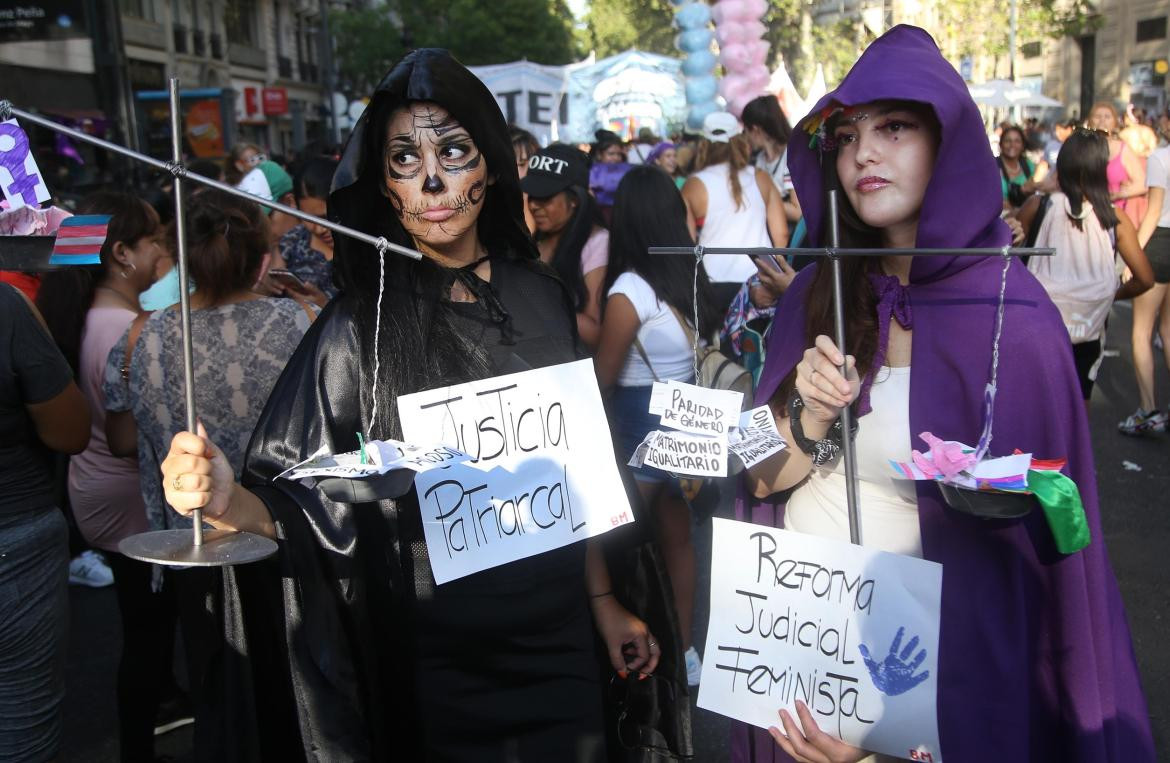 8M: miles de personas marcharon para conmemorar el Día Internacional de la Mujer. NA