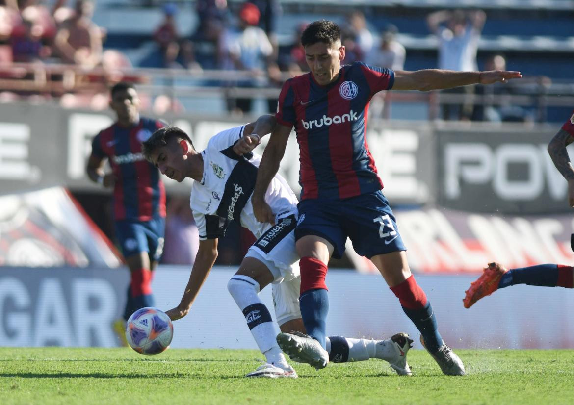 Gastón Hernández; San Lorenzo vs. Gimnasia y Esgrima La Plata. Foto: Télam.