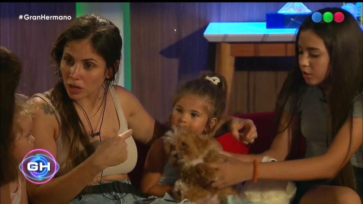 Romina y sus hijas. Foto Captura Gentileza Gran Hermano