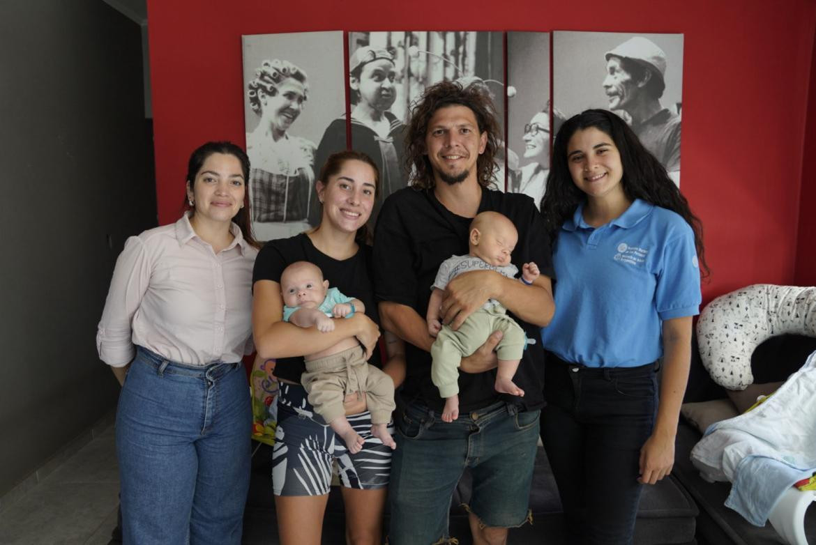 Reconocimiento de gemelos no identificados por sus padres. Foto: Telam.