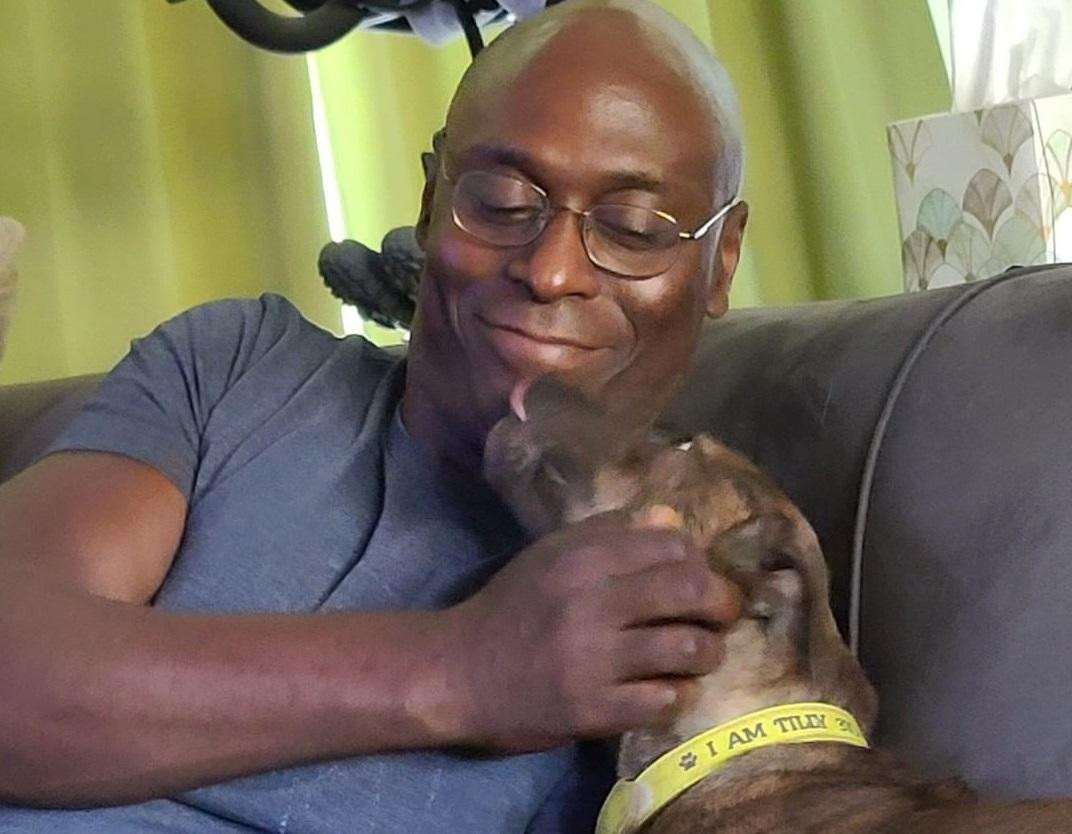 Lance Reddick adoraba a los perros. Foto: Instagram @thereallancereddick.