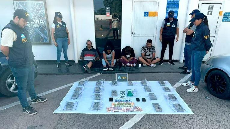 La detención de los cómplices de Leonardo Saravia. Foto: Policía Federal Argentina.