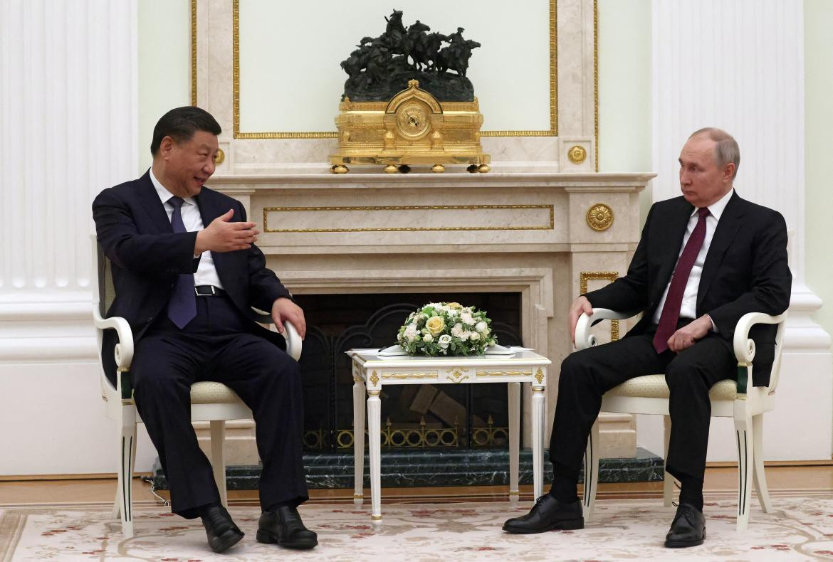 Reunión informal entre Xi Jinping y Vladimir Putin. Foto: Reuters. 