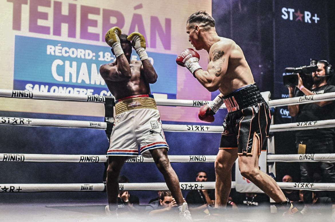 Pelea de Maravilla Martínez ante Jhon Teherán en el Luna Park. Foto: Telam.