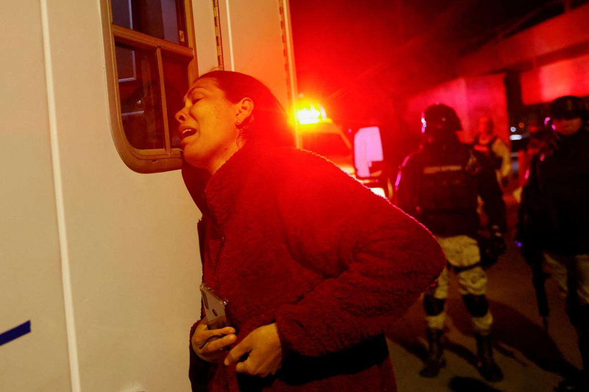 Una mujer desesperada tras el incendio en Ciudad Juárez. Foto: Reuters. 