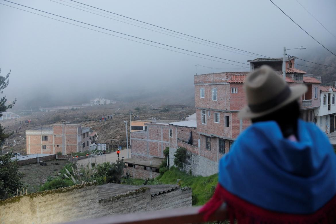 El desmoronamiento en Ecuador dejó a muchas personas sin casas. Foto: Reuters. 