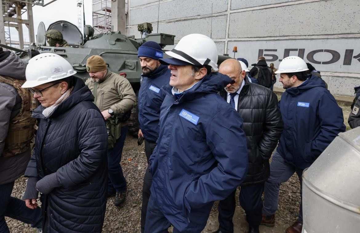 Rafael Grossi, director de la OIEA, visitando la planta nuclear de Zaporiyia. Foto: EFE. 