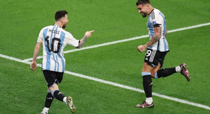 Lionel Messi y Nicolás Otamendi. Foto: NA