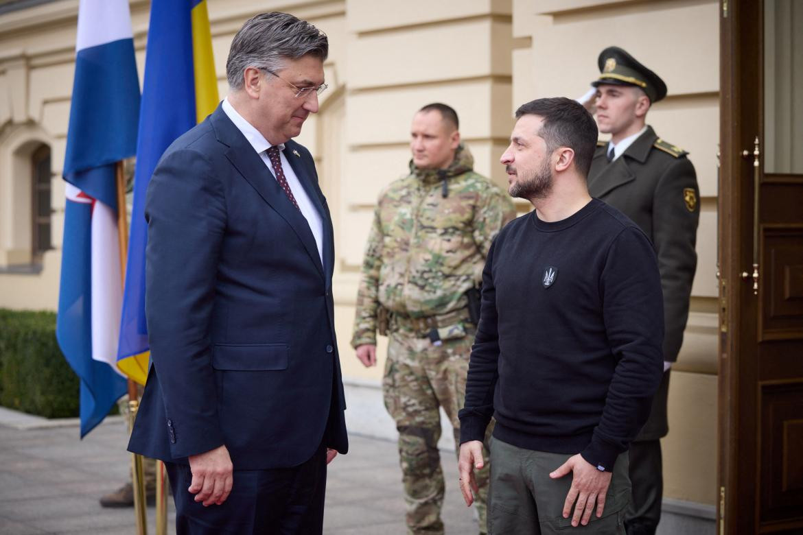 Volodimir Zelenski junto al primer ministro croata Andrej Plenkovic. Foto: Reuters.