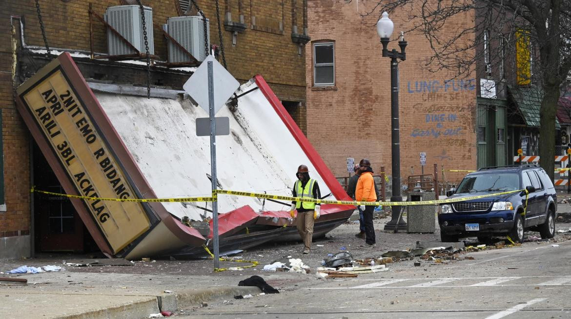 Destrucción tras el tornado en Estados Unidos. Foto: Reuters. 