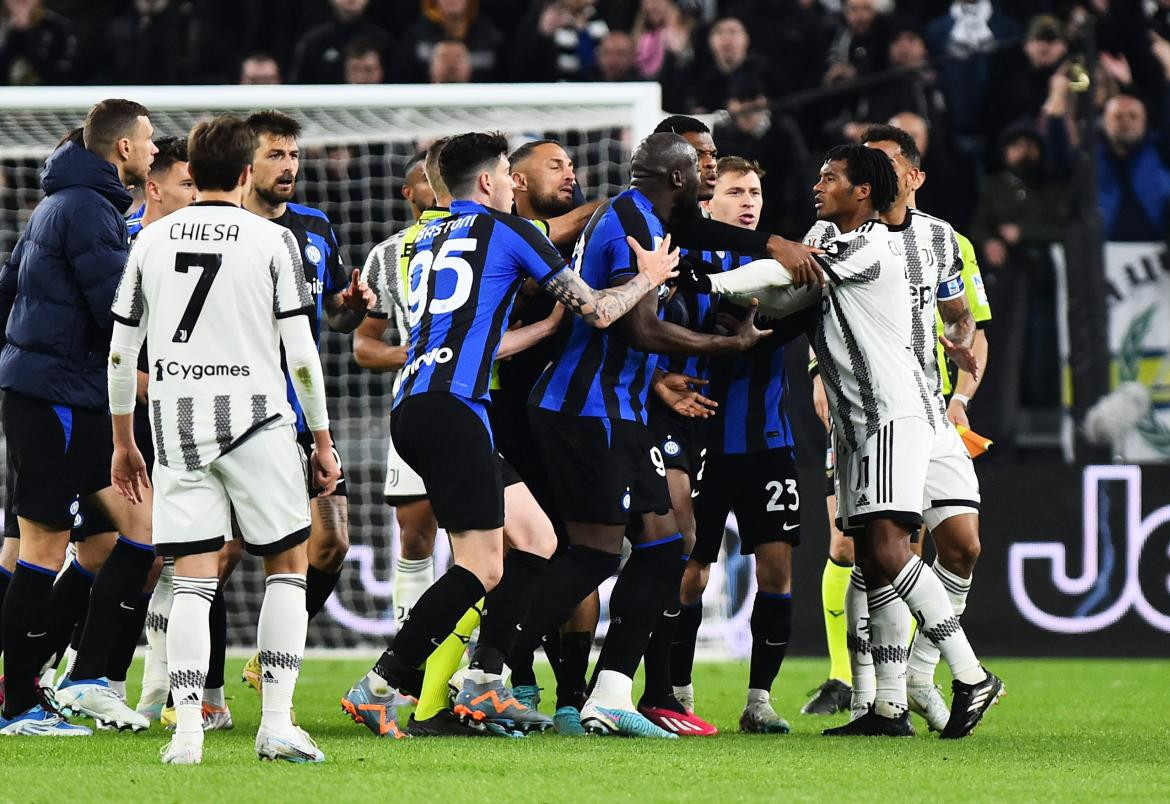 Durante el partido. Foto: Reuters.