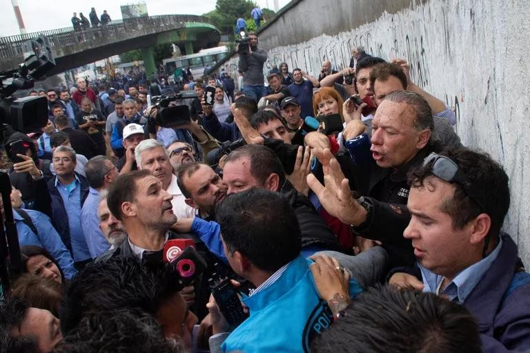 Agresión a Sergio Berni. Foto: Télam