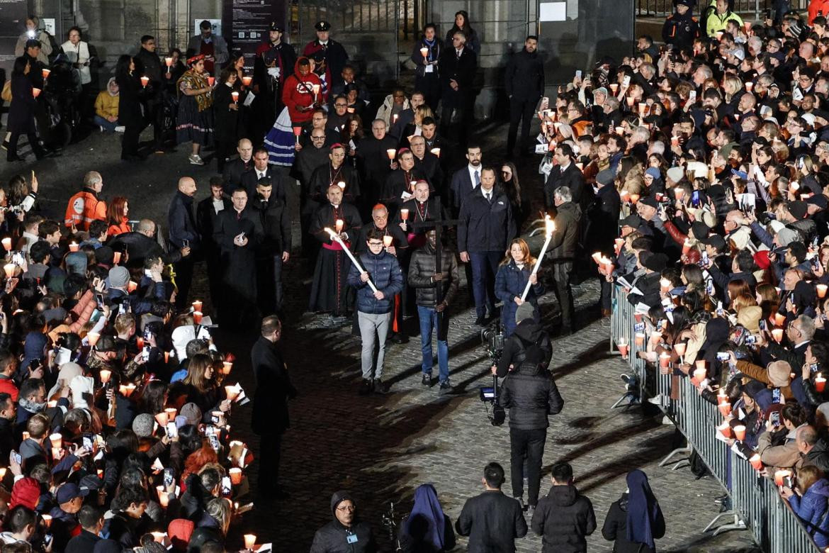 Vía Crucis en el Vaticano. Foto: EFE