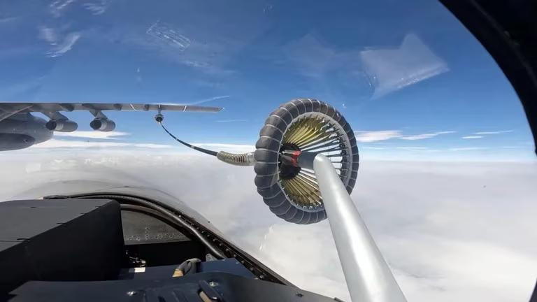 Un avión de la Fuerza Aérea bajo el Mando del Teatro Oriental del Ejército Popular de Liberación (EPL) chino. Foto: Reuters