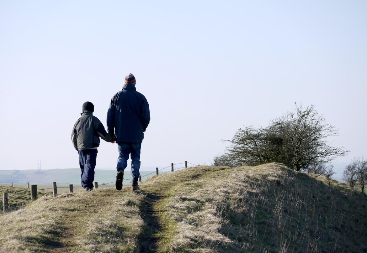 Padre e hijo 2. Foto: Unsplash (Brett Jordan).