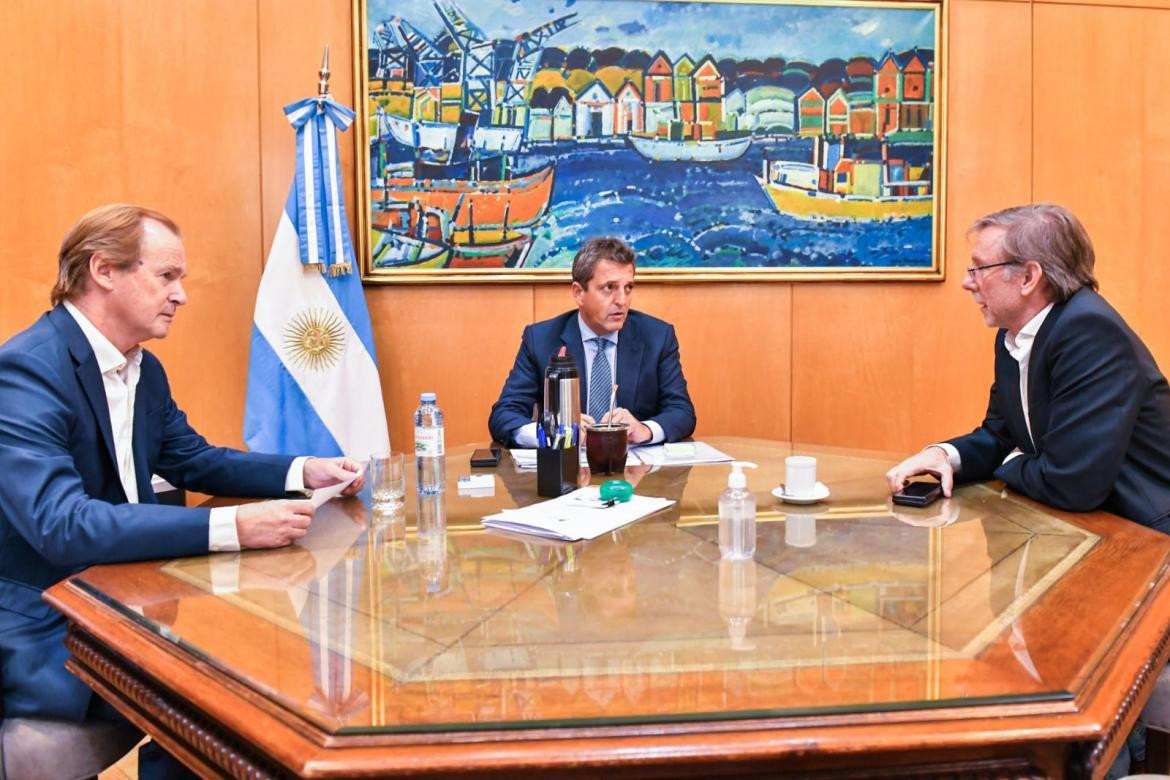 Sergio Massa y sus colaboradores. Foto: Ministerio de Economía.