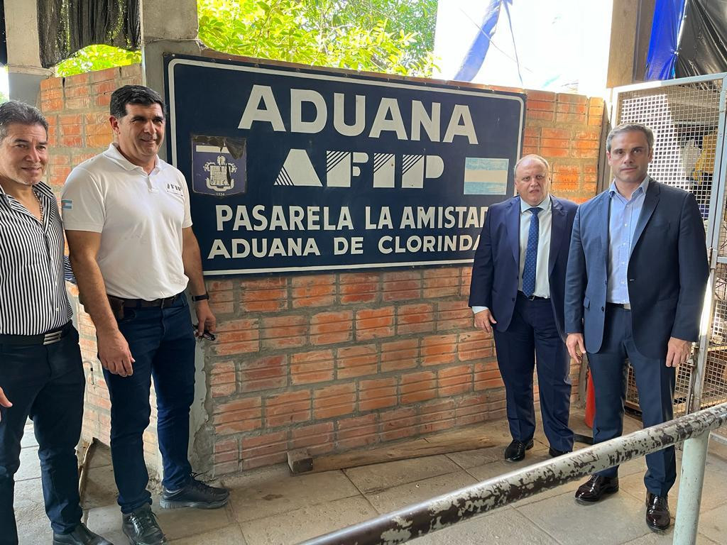 Visita de Guillermo Michel a pasos aduaneros en Formosa. Foto: Prensa.