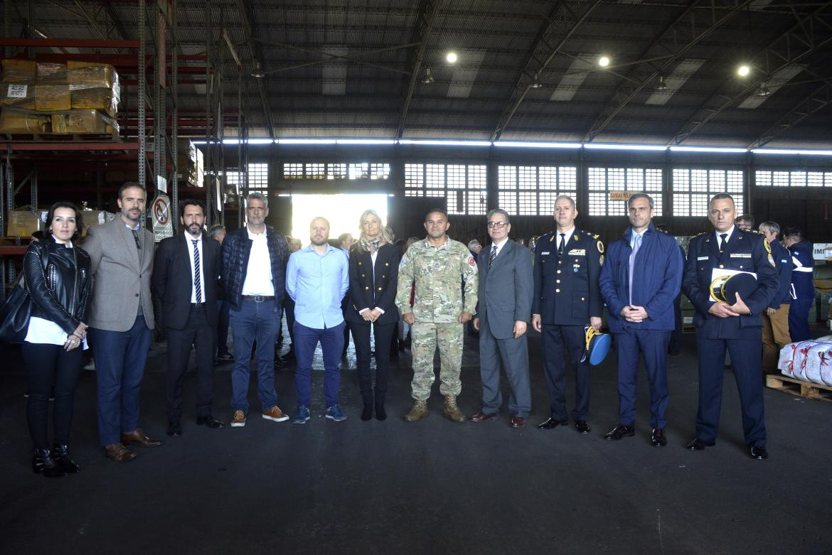 Autoridades en la histórica donación de Aduana. Foto: prensa AFIP