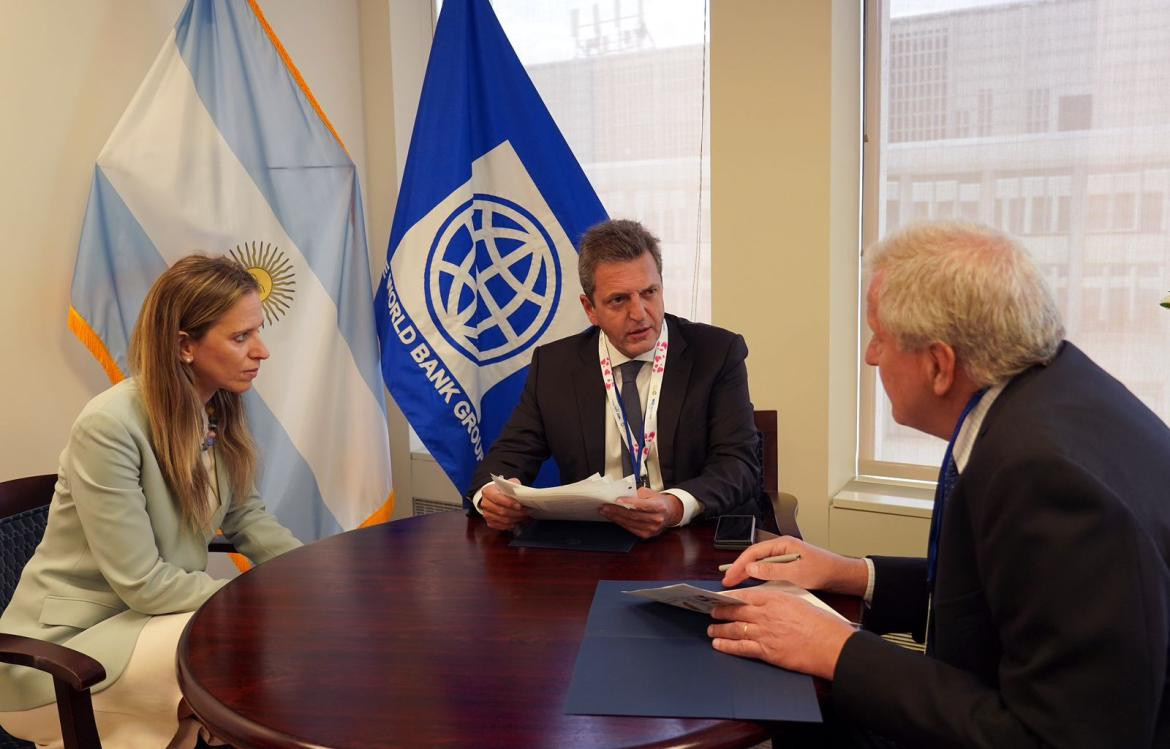 El Banco Mundial desembolsa USD 300 millones para becas educativas. Foto: Prensa.