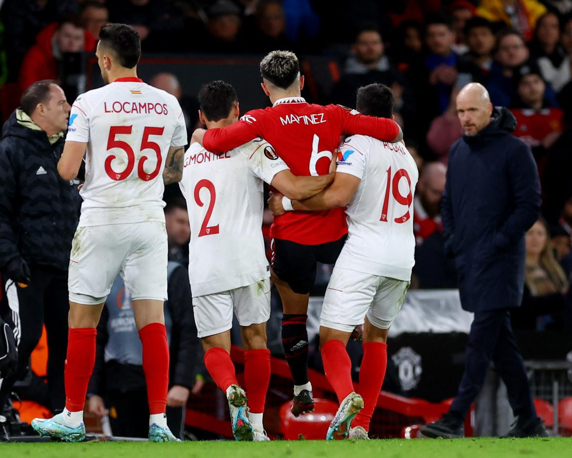 Lesión de Lisandro Martínez en el Manchester United. Foto: REUTERS.