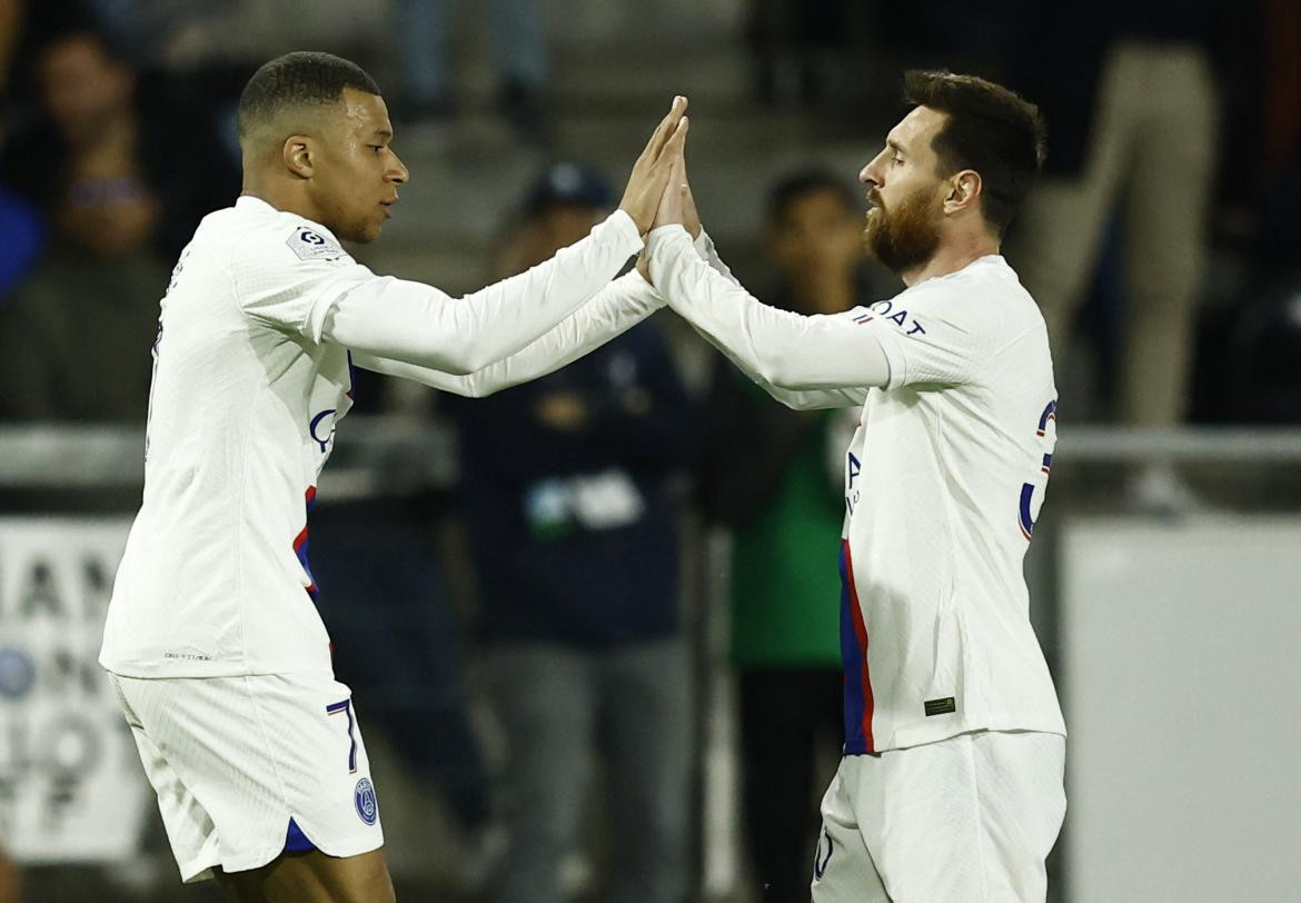 Lionel Messi y Kylian Mbappé. Foto: Reuters.