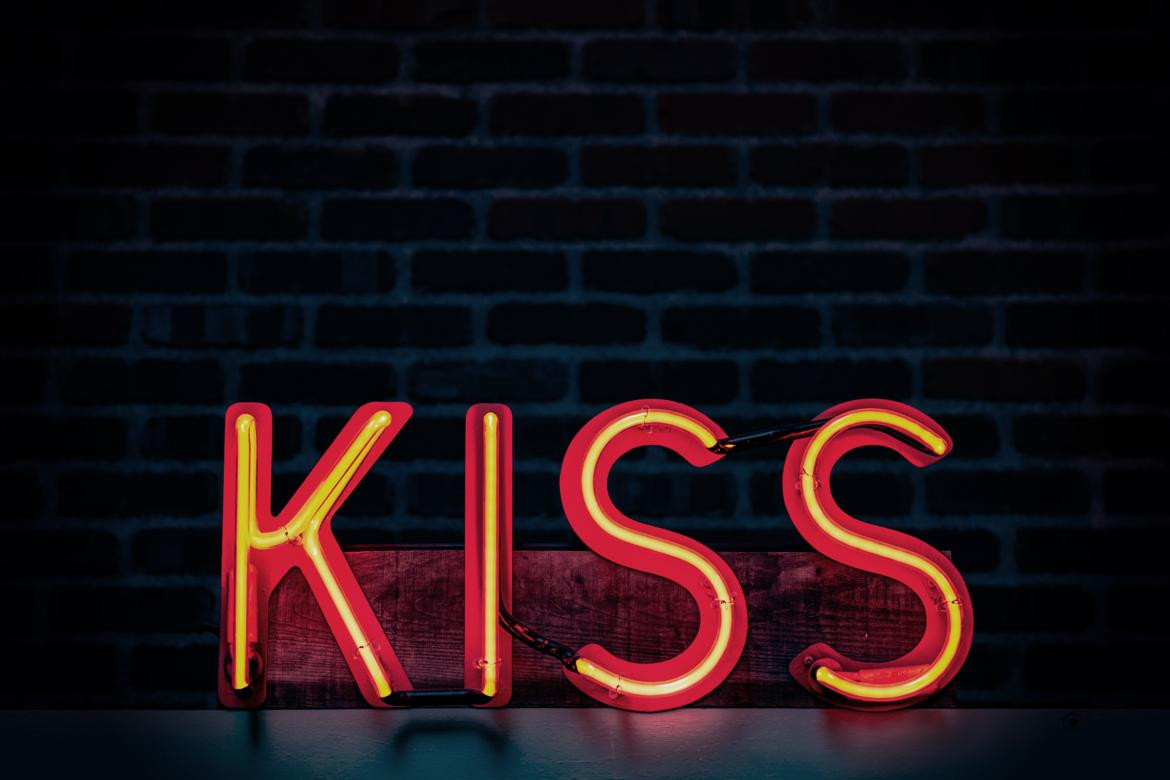 Tipos de besos brujos - @unsplash