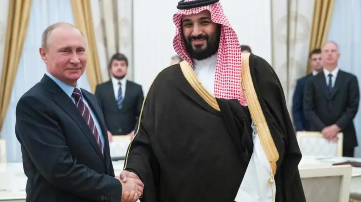 Vladimir Putin y el príncipe Mohammed Bin Salman de Arabia Saudita. Foto: Bloomberg.