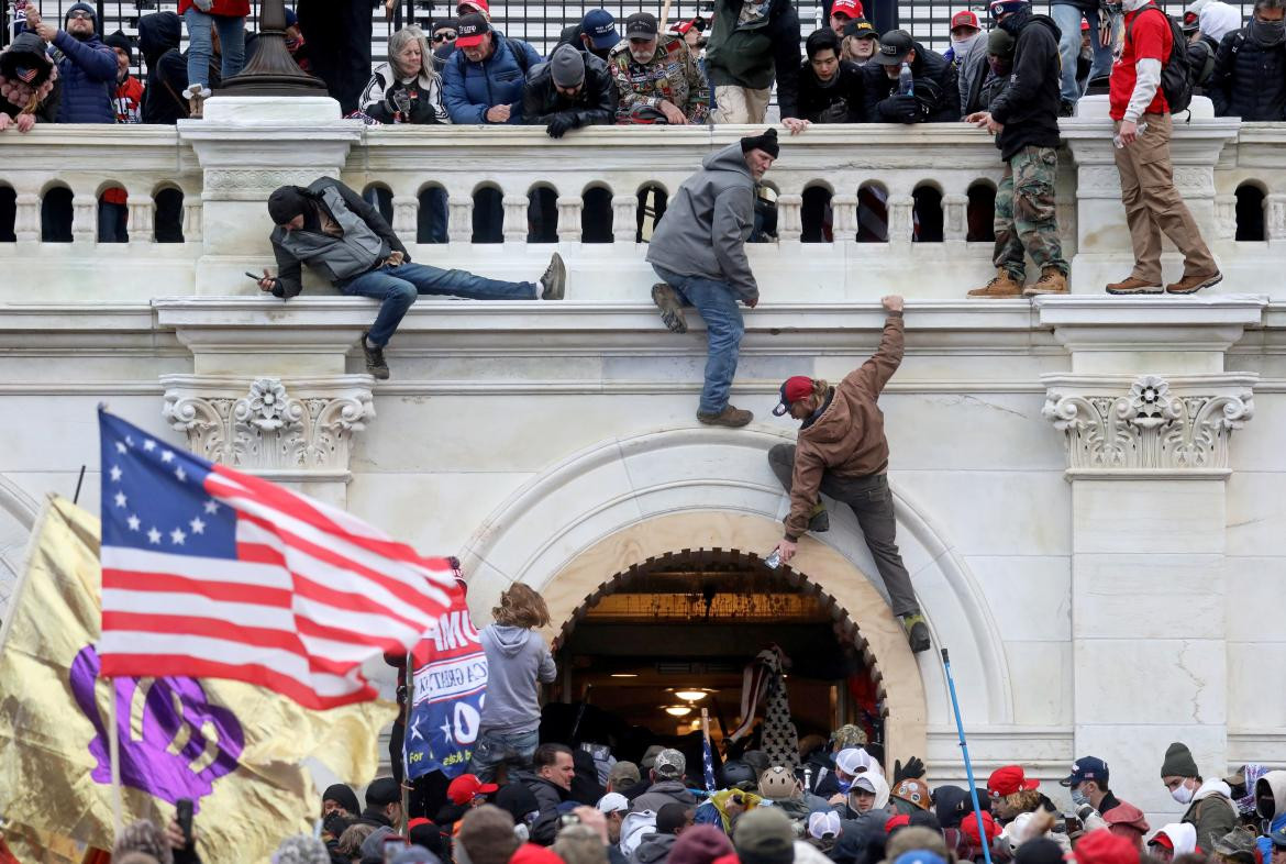 El ataque de los Proud Boys al Capitolio de Estados Unidos. Foto: Reuters.