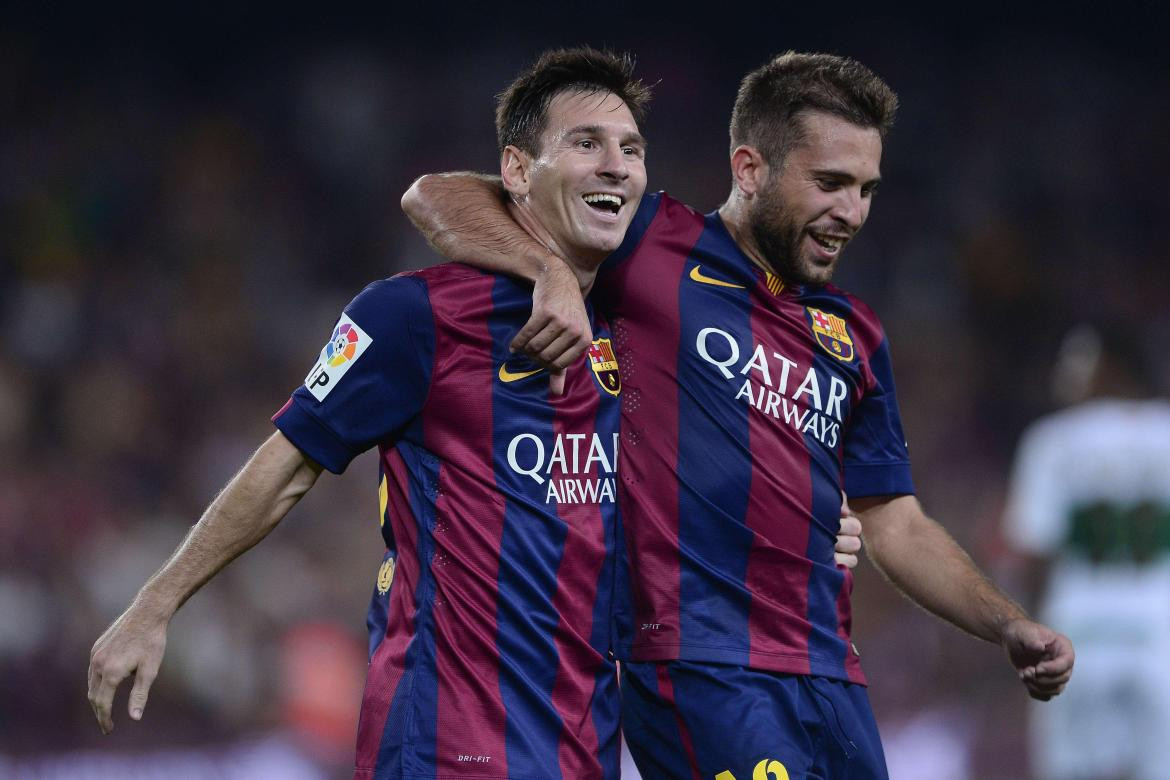 Lionel Messi junto a Jordi Alba. Foto: NA.