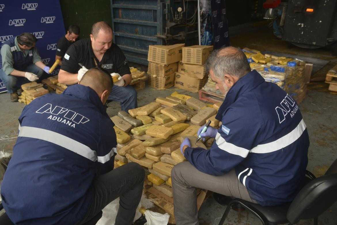 Aduana incineró dos toneladas de marihuana en Ezeiza. Foto: Aduana.