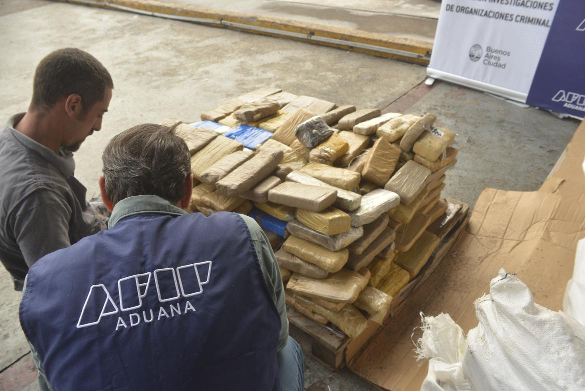 Aduana incineró dos toneladas de marihuana en Ezeiza. Foto: Aduana.