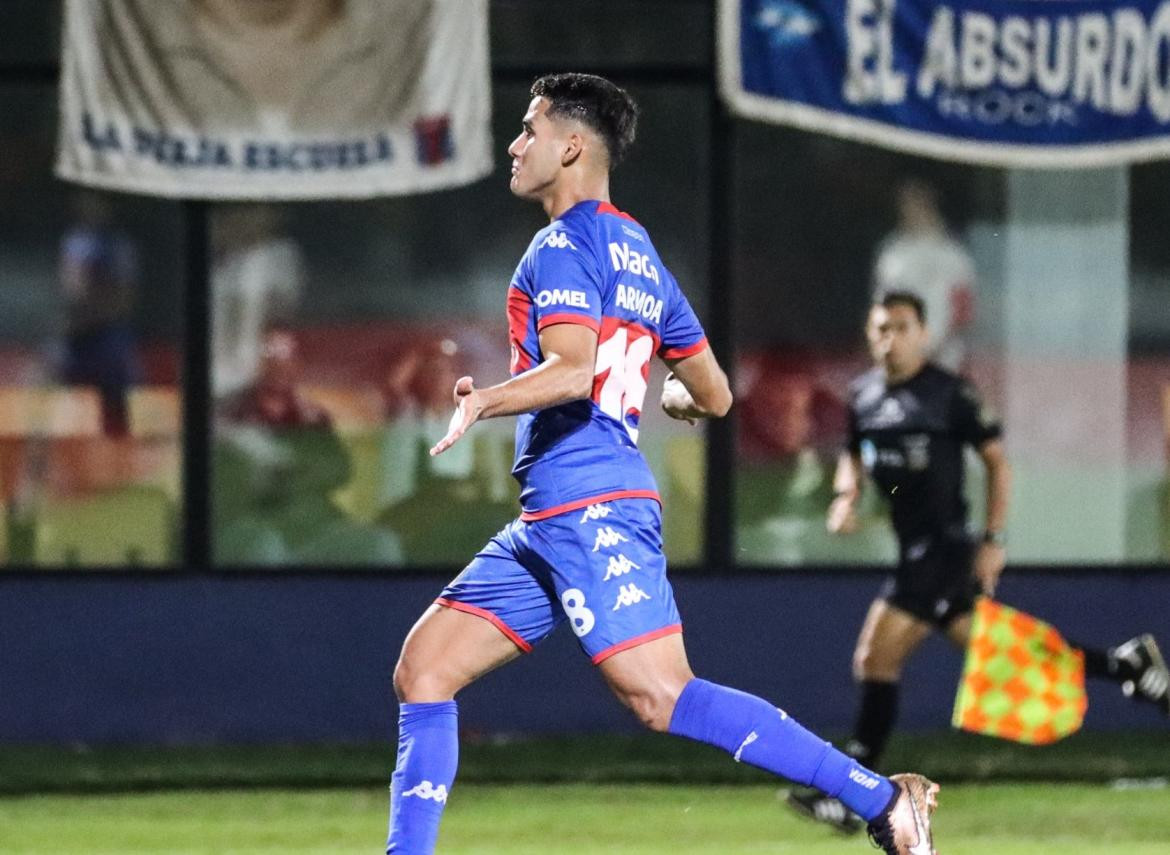 Festejo de Blas Armoa para Tigre ante Huracán por la Liga Profesional. Foto: @catigreoficial