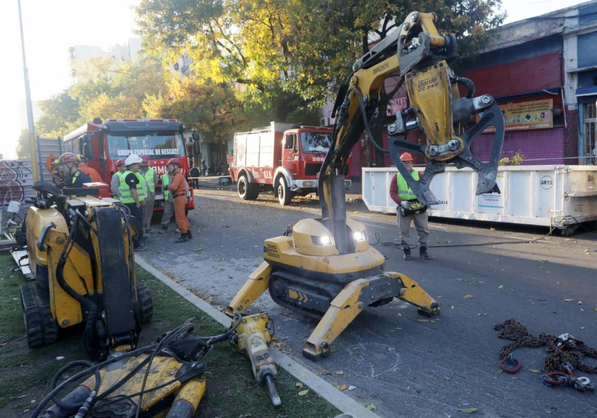 Operativo de búsqueda en el derrumbe de Floresta. Foto: NA.