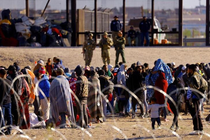 Inmigrantes en la frontera con México. Foto: Reuters.